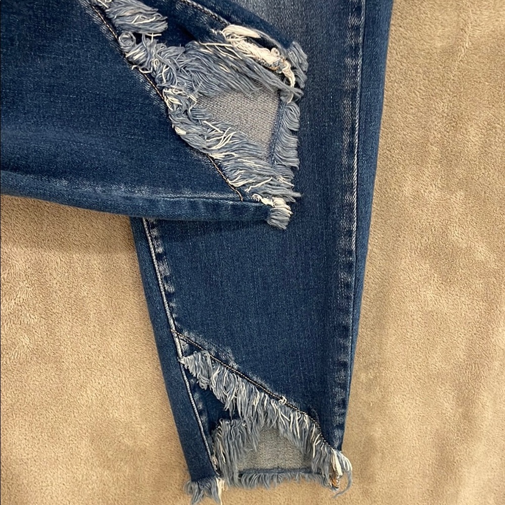 KanCan Blue Ankle Cropped Jeans with Distressed Details Women's sz 16 Fringe Hem - Picture 3 of 12